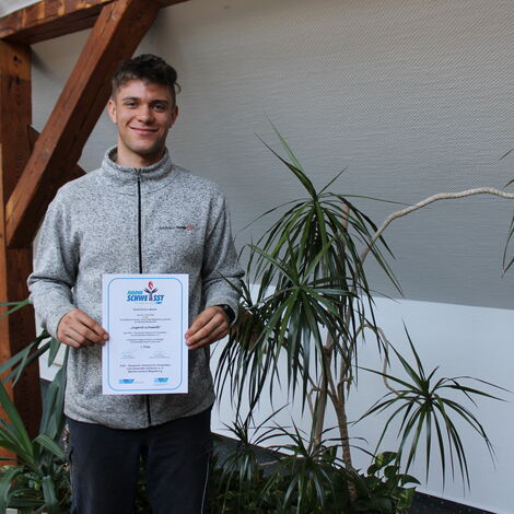 Derik Bartel sichert sich beim Bezirkswettbewerb Jugend schweißt den 1. Platz in der Kategorie E-Hand