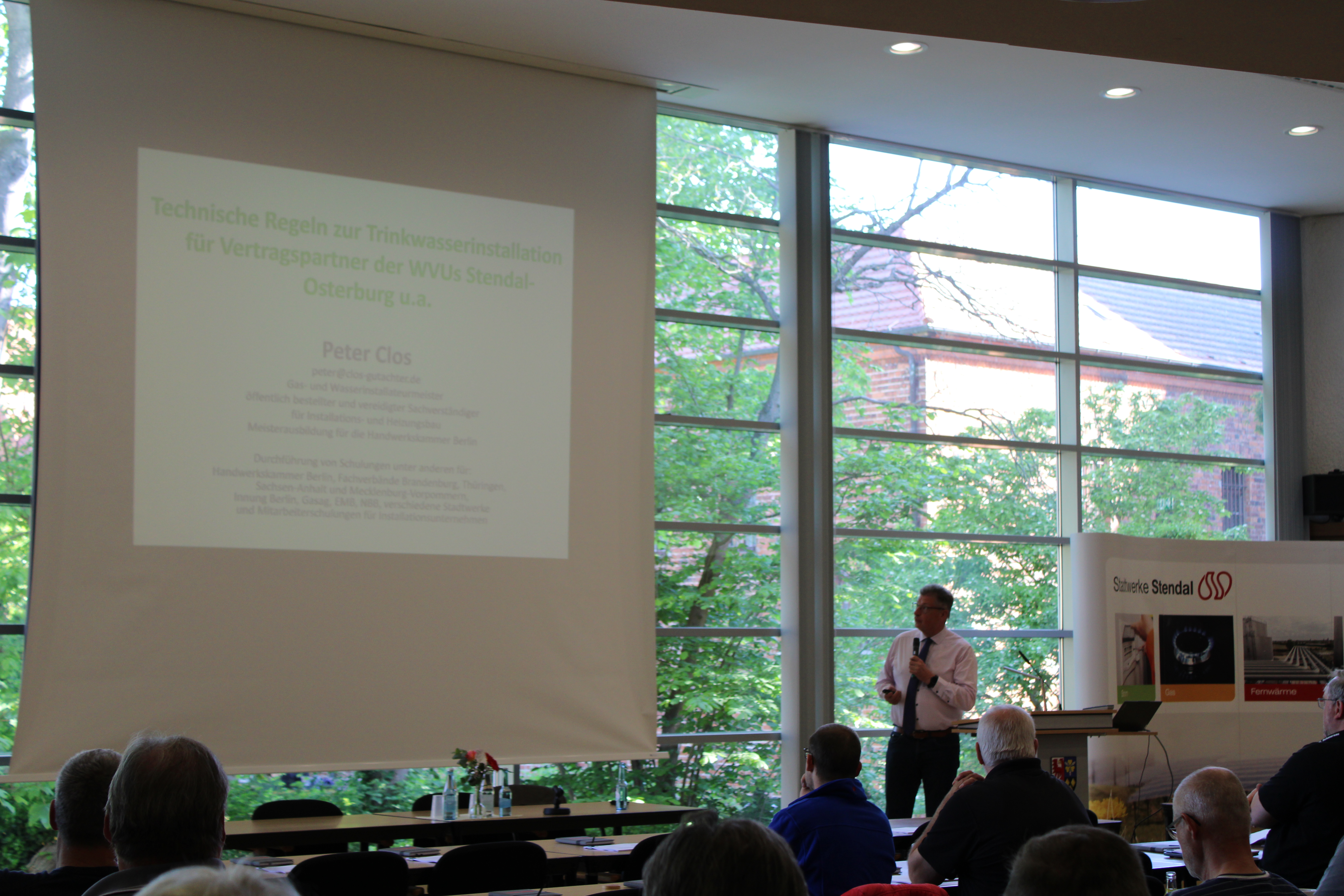 Peter Clos schult zum Thema technische Regeln zur Trinkwasserinstallation